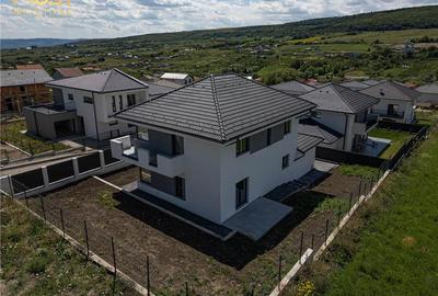 Casă cu 4 camere cu Teren 500 Mp în Chinteni