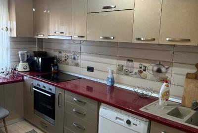 Apartament cu 3 camere decomandat, mobilat în 9 Mai