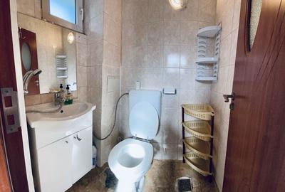 Garsonieră decomandată în Titan