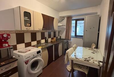 Apartament cu 3 camere decomandat, mobilat în Est