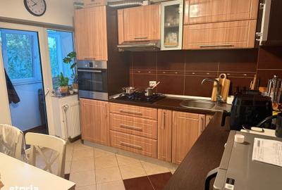 Apartament cu 3 camere decomandat în Micro 5