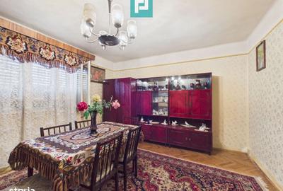 Casă cu 4 camere în Feniș