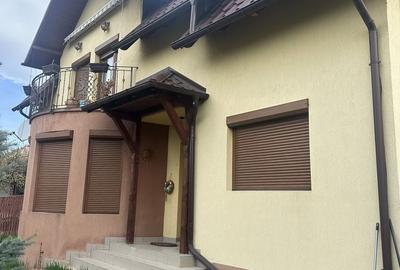 Casă cu 4 camere decomandat în Cornu