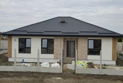 Casă cu 4 camere cu Teren 380 Mp în Bâcu
