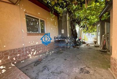 Casă cu 6 camere cu Teren 320 Mp în Păcii