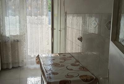 Apartament cu 3 camere decomandat în Tractorul - 1