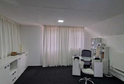 Spațiu comercial, de 60 mp, în Central - 3