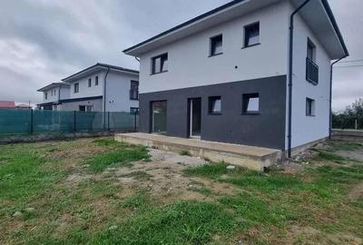 Casă cu Teren 400 Mp în Mărtinești - 2