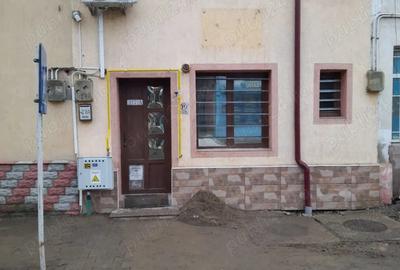 Spațiu comercial, de 40 mp, în Central - 6