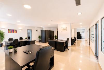 Apartament cu 6 camere semidecomandat în Antiaeriană