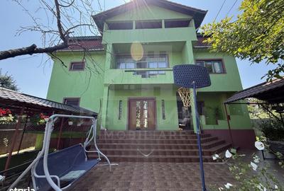 Casă cu 4 camere în Rovine