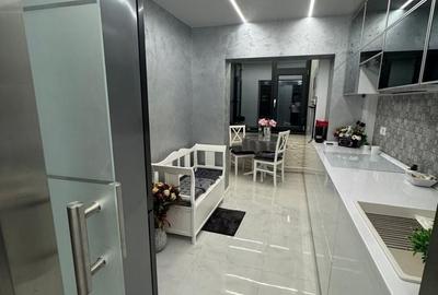 Apartament cu 2 camere decomandat în Micro 21