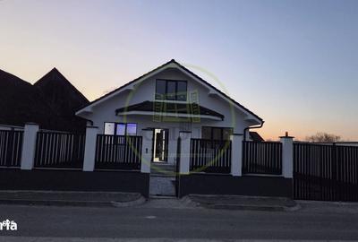 Casă cu 3 camere în Cristian