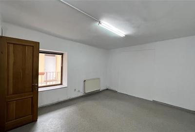 Spațiu comercial, de 45 mp, în Central - 3