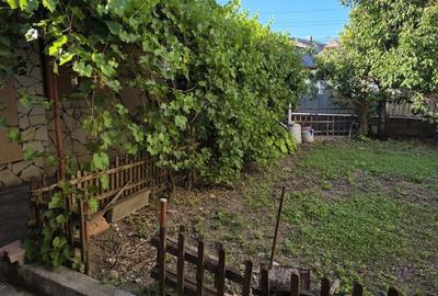 Casă cu 2 camere cu Teren 228 Mp în Central