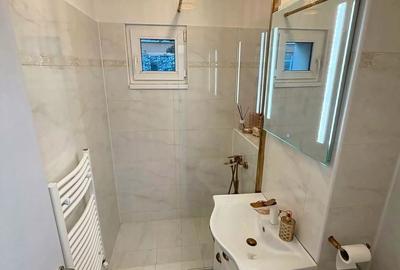 Apartament cu 3 camere decomandat în Central - 1