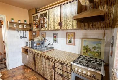 Apartament cu 3 camere decomandat, mobilat în Soarelui