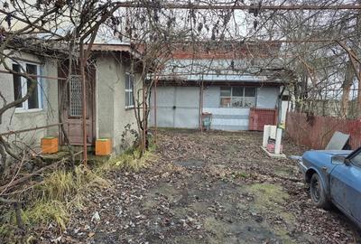 Casă cu 6 camere cu Teren 945 Mp în Frumușani