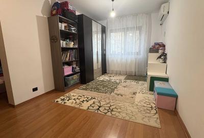 Apartament cu 4 camere decomandat în Micălaca