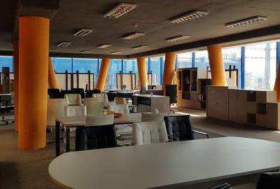 Spațiu comercial, de 1,800 mp, în Central - 2