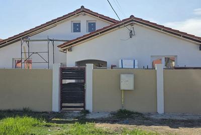 Casă cu 3 camere cu Teren 710 Mp în Central - 2