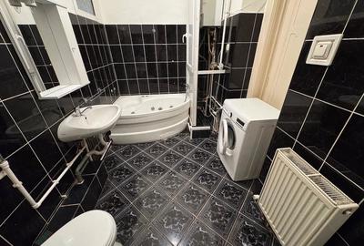 Apartament cu 3 camere semidecomandat în P-ța Unirii