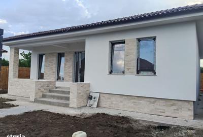 Casă cu 4 camere în Cumpăna