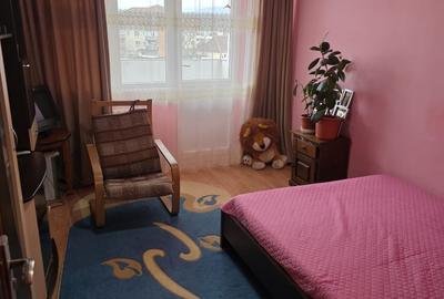 Apartament cu 3 camere semidecomandat în Central - 1