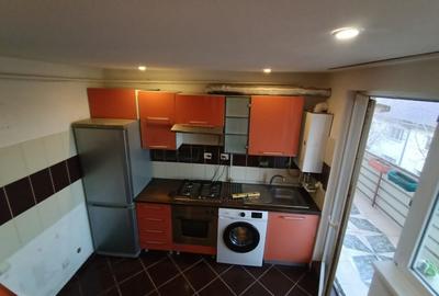 Apartament cu 2 camere semidecomandat în Podu Roș