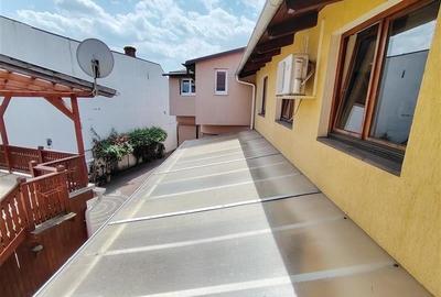 Duplex cu 6 camere cu Canalizare în 1 Decembrie 1918 - 28