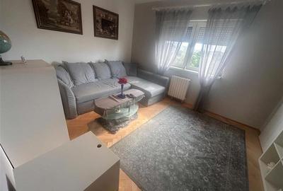 Apartament cu 3 camere decomandat, mobilat în Steaua