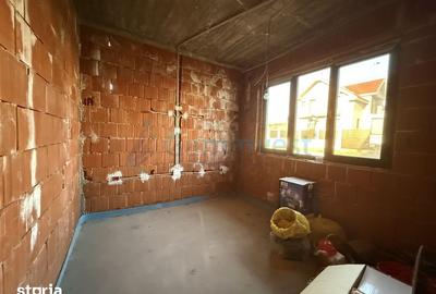 Casă cu 6 camere cu Teren 300 Mp în Sânmartin