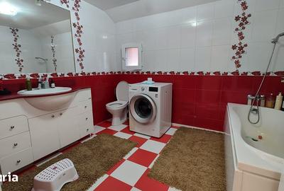 Casă cu 5 camere cu Teren 1375 Mp în Șoimuș