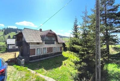 Casă cu 4 camere cu Teren 1170 Mp în Poiana Stampei