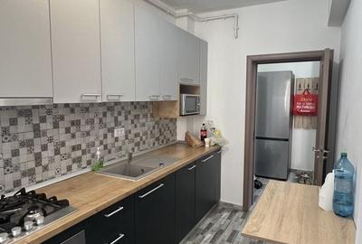 Apartament cu 3 camere decomandat în Roșu