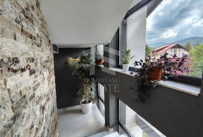 Apartament cu 3 camere decomandat, mobilat în Central