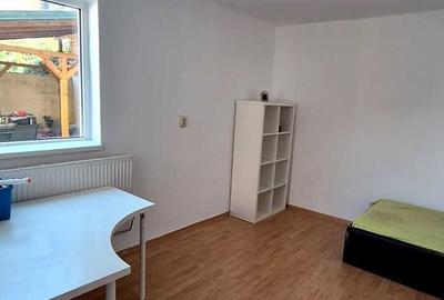 Casă cu 3 camere cu Teren 200 Mp în Central