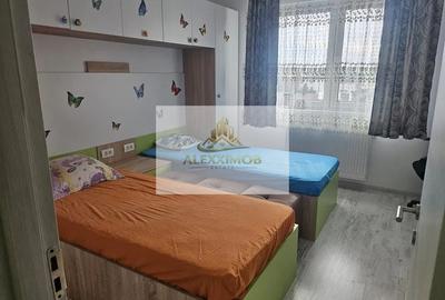 Apartament cu 3 camere decomandat, mobilat în Metalurgiei