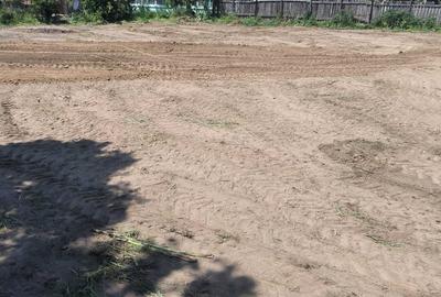Teren de 900 mp, în Nuci