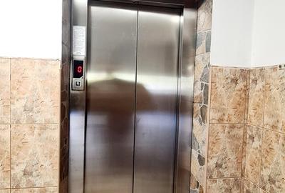 Apartament cu 2 camere decomandat în Titan