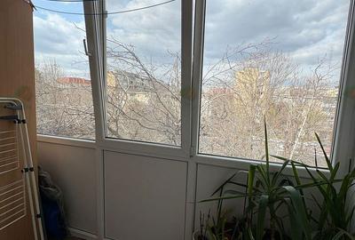 Apartament cu 3 camere semidecomandat, mobilat în Central - 1