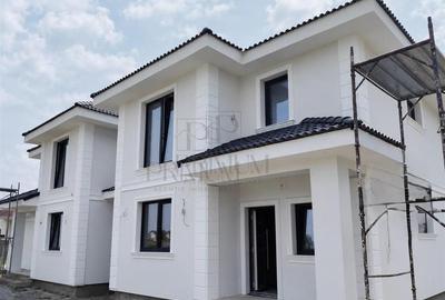Duplex cu 4 camere cu Canalizare în Moșnița Nouă