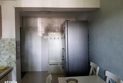 Apartament cu 4 camere în Berceni