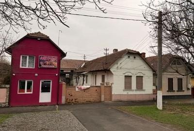 Casă cu 4 camere cu Teren 1800 Mp în Central - 2