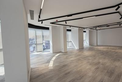 Birou, de 135.60000610352 mp, în Moșilor - 2