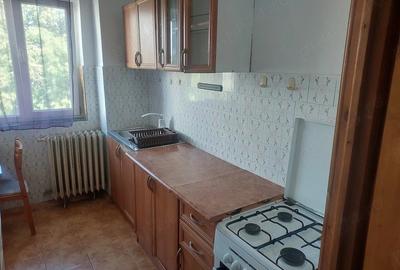 Apartament cu 3 camere semidecomandat în Dacia