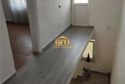 Casă cu 6 camere cu Teren 5600 Mp în Golești - 2