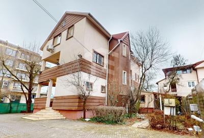 Casă individuală cu 8 camere cu Canalizare în Pipera