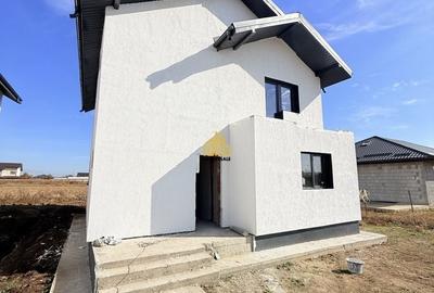 Casă cu 4 camere cu Teren 250 Mp în Clinceni