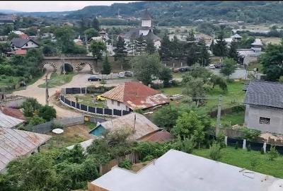 Casă cu 3 camere cu Teren 1000 Mp în Central - 1